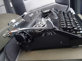 Starý psací stroj - 4