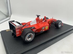 Model formule 1 Michael Schumacher 2001, Hotweels 1:18 - 4