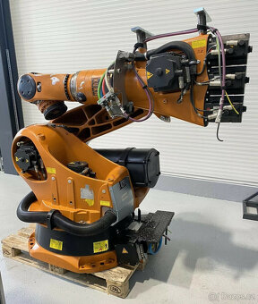 Průmyslový robot KUKA KR210 s řídicí jednotkou KRC2, rok výr - 4