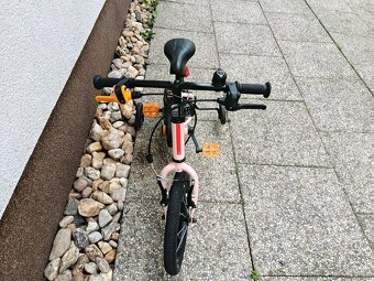 Dětské kolo b.twin 2v1 14" jako nové + postranní kolečka - 4