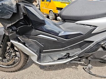 Aprilia SR GT 125 - 4