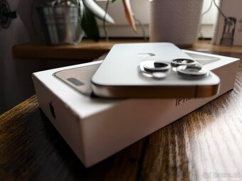 iPhone 15 Pro 128 GB - 4