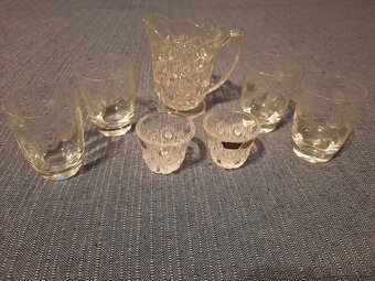 Velké množství skleniček - 4