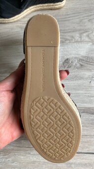 NOVÉ černé boty na klínku - 4