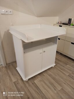 Prodám skříňku (lze použít i jako přebalovací pult) - 4