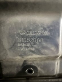 Kapota Volvo XC90 - 4