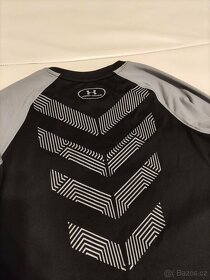 UNDER ARMOUR chlapecké funkční třičko šíře 42cm delka 56cm - 4