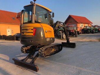 Pásový minibagr VOLVO EC27C - 4