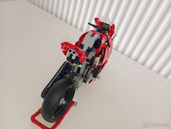 LEGO Technic 42107 Ducati Panigale V4 R - 4