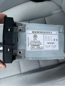 Rádio Delta 6 z VW Touareg/Multivan/ T5/7L6035195BX - 4