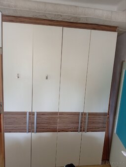 sestava ložnice skříň, žvýkací tabáky el.cig. - 4