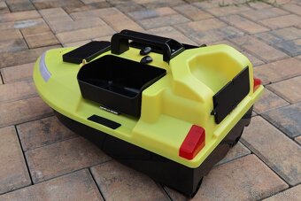 Fosforeskující zavážecí loďka s GPS, Český návod, silná BATE - 4