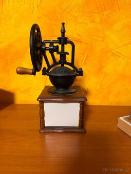 mlýnek na kafe pseudohistorický - 4
