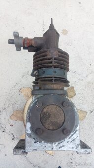 Kompresor starý pomaloběžný. - 4