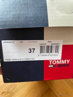 Tommy Jeans Pantofle - Bubble Cleat 2 velkost 37 - 4