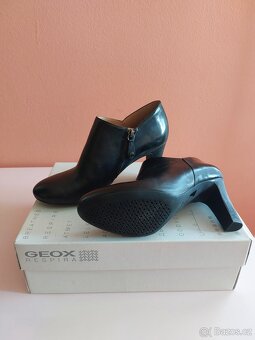 Koženěné nové polobotky zn.Geox, vel.39 - 4