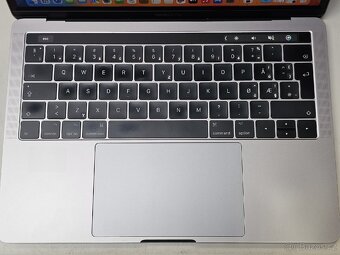 Apple MacBook Pro 13" (2017, Touch Bar, 4× Thunderbolt 3) - 4