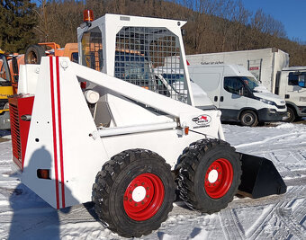BOBCAT 825 smykový nakladač - 4