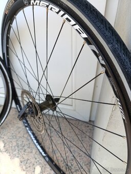 Kola Merida s plášti Hutchinson, kotoučové brzdy, kazeta - 4