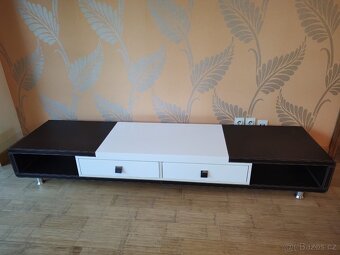 TV STOLEK -MODERNÍ,BÍLÝ LESK - D-220 cmxŠ-52xV-35cm - 4