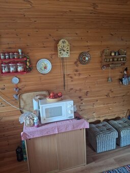 Prodej útulné chaty s bazénem, zahradou a pergolou - 4