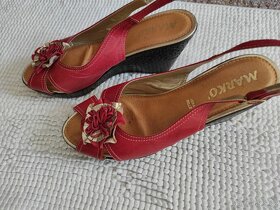 Prodám celokožené dámské boty na klínku č.40 - 4