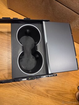 Středová konzole Tesla Model 3 - použitá - 4