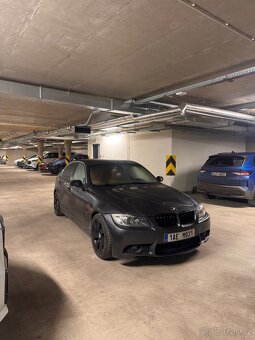 Bmw e90 330i M look - 4