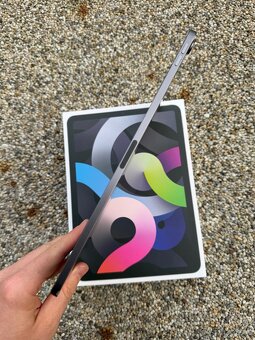 iPad AIR 4 256GB + Smart Keyboard, AirPods Pro - 4