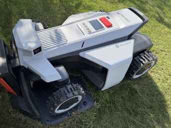 Robotická sekačka Segway Navimow X450, předváděčka - 4