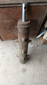 Hydraulický píst, velký - 4