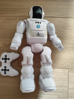 Silverlit robot na dálkové ovládání - 4