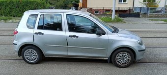 PRODÁM MAZDA 2, 1.2 BENZÍN, velmi pěkný stav, klima, nové pn - 4