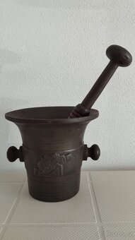 Starý válečný litinový hmoždíř s dělem a rokem 1914-1917 - 4