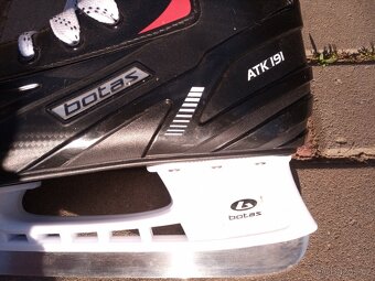 Brusle Botas Attack 191 vel. 44/9,5 - 4