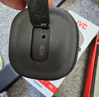 Přenosný bezdrátový reproduktor JVC XS-E622B černý - 4