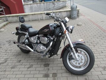 Suzuki VZ 800 Marauder - 4