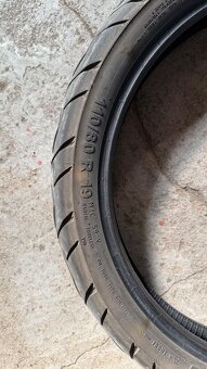Prodám 1 ks motopneu Continental 110/80 R19 59V - 4