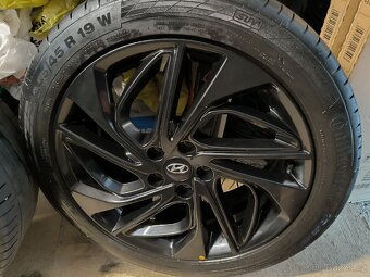 Alu kola Hyundai Tucson 5x114,3 r19 Originál,245/45/19+ TPMS - 4