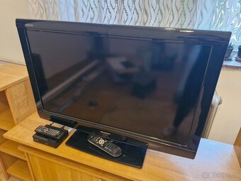 Skříňka pod TV, možno i s TV - 4
