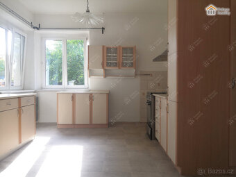 Prodej dvougeneračního RD s garáží a zahradou - 4