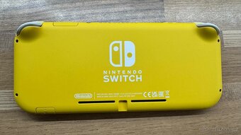 Nintendo Switch Lite žlutý + obal + grip + adaptér - 4