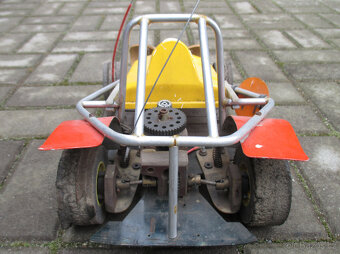 Starší model rc auto buggy dělané na elektro motor - 4