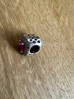 Červené srdce s kamínky na Pandora náramek - 4