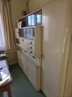 Kuchyňská kredenc s hodinami - 4