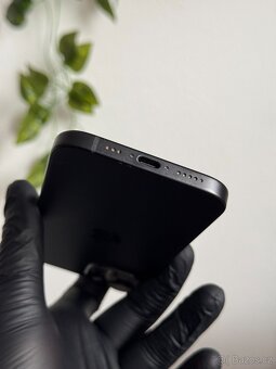 iPhone 15 128GB černý - 100% baterie - 4