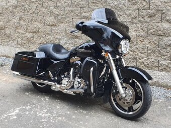Harley Davidson FLHX Street Glide - 4
