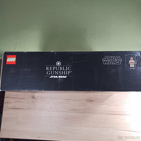 LEGO 75309 Válečná loď Republiky - 4