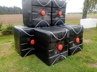 IBC nádrže kontejnery na 1000 litrů černé bílé bez klece - 4