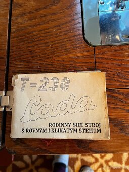 Šicí stroj LADA - 4